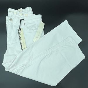 White Soho Capri Mid-Rise Pants Size 10